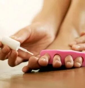 Application of therapy varnish